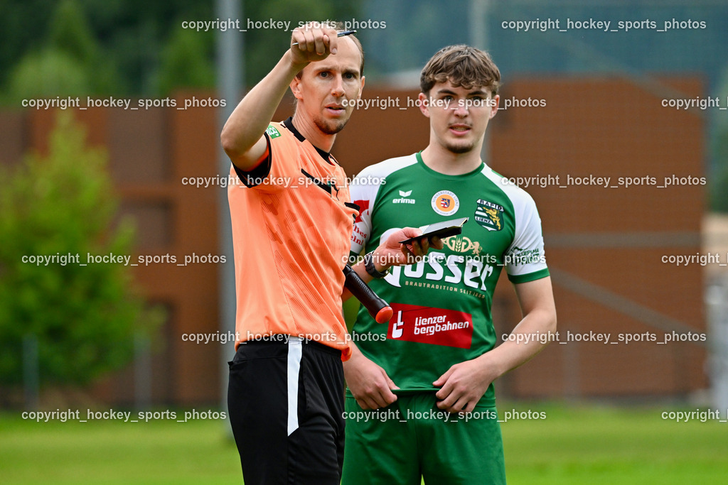 WSG Radenthein vs. SV Rapid Lienz | Heribert Petritz Referee, #14 Luis Alexander Winkler Rapid Lienz, WSG Radenthein vs. SV Rapid Lienz, WSG Radenthein vs. SV Rapid Lienz am 30.08.2025 in Radenthein (Sportplatz Radenthein), Austria, (Photo by Bernd Stefan)