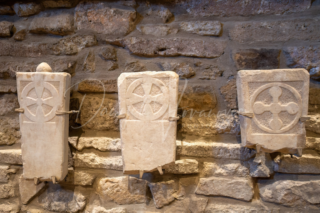 Grabdenkmäler | in der ältesten Kirche Serbiens, der Petrova crkva (Peterskirche)