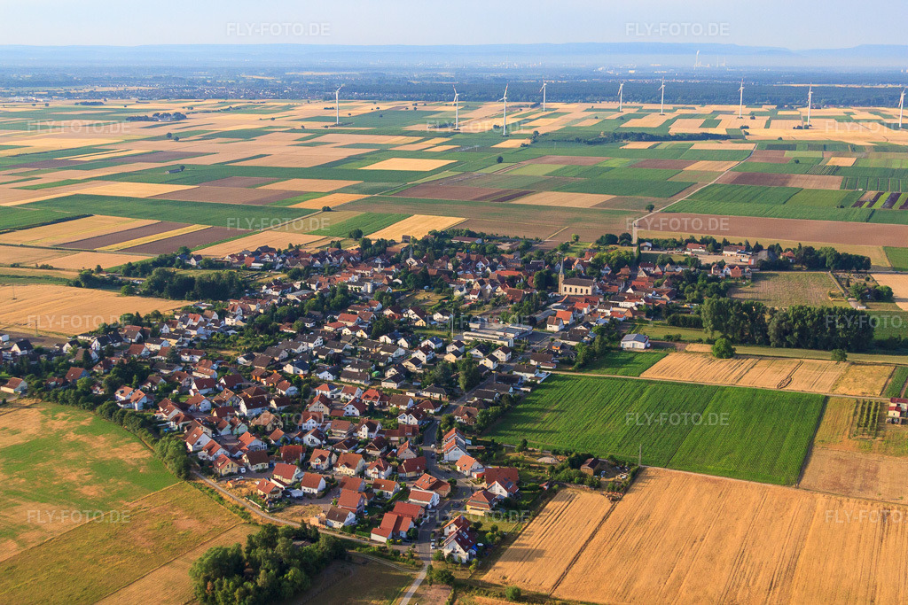 Luftbild: Dorfansicht aus Norden in Ottersheim bei Landau im Bundesland Rheinland-Pfalz in Deutschland. Foto: IMG_69669.jpg vom 04.07.2014 durch Werner Riehm/FLY-FOTO.de