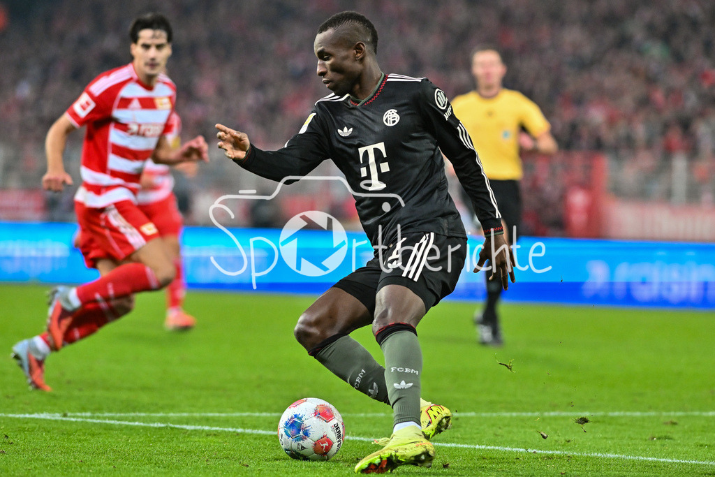 1. FC Union Berlin - FC Bayern München | berlin, DEUTSCHLAND - 8. NOVEMBER: am Ball Nicolas JACKSON (FC Bayern Munich 11) Einzelfoto / Freisteller während dem Bundesligamatch zwischen dem 1. FC Union Berlin und dem FC Bayern München am 10. Spieltag im Stadion an der alten Försterei am 8. November 2025 in Berlin, Germany / DFL REGULATIONS PROHIBIT ANY USE OF PHOTOGRAPHS AS IMAGE SEQUENCES AND/OR QUASI-VIDEO