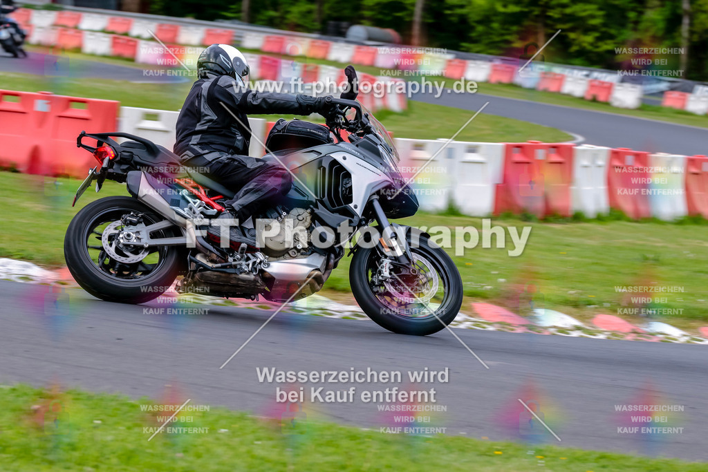 MotoTeamVBK-20205 | Hier findet Ihr Bilder von Touristenfahrten auf der Nürburgring Nordschleife oder von anderen Veranstaltungen die ich besucht habe. Viel Spass beim Durch Schauen 