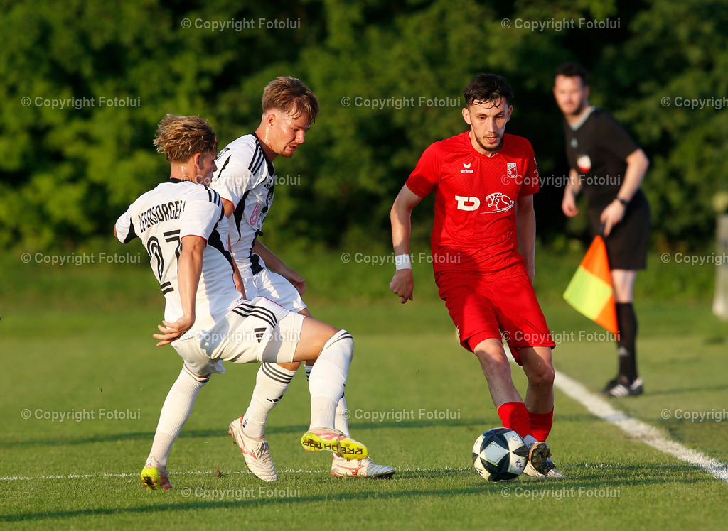 A_LUI_150825_12 | SPORT,FUSSBALL,REGIONALLIGA MITTE ASKOE OEDT-SPG LASK AMATEURE 15.08.2025 IM BILD : BELMIN CIRKIC (OEDT) UND KEVIN LEBERSORGER (LASK/AMATEURE) FOTO.FOTLUI