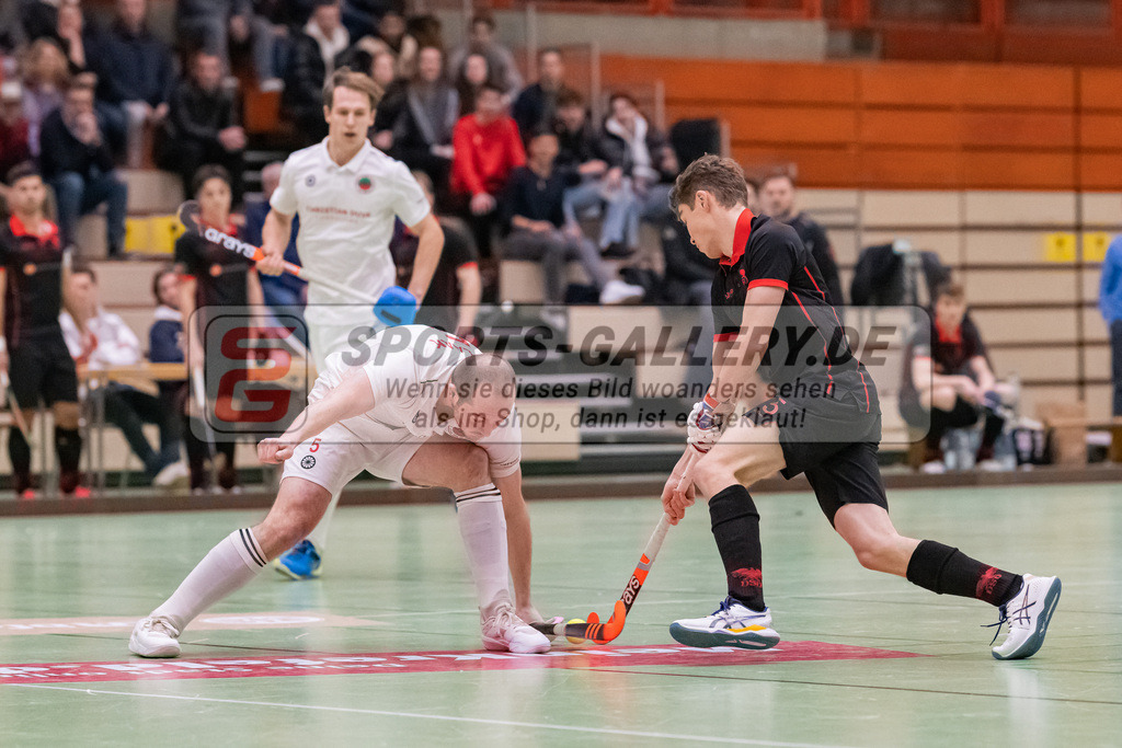 HK_20230113_102677 | 1. Bundesliga ( Halle ) Herren Crefelder HTC - DSD Düsseldorf am 13.1.2023 Crefelder HTC  ( CHTC ) Halle Glockenspitz , Krefeld , Bergs Maximilian ( DSD Düsseldorf #5 ) , van Laak Max ( Crefelder HTC #5 )
