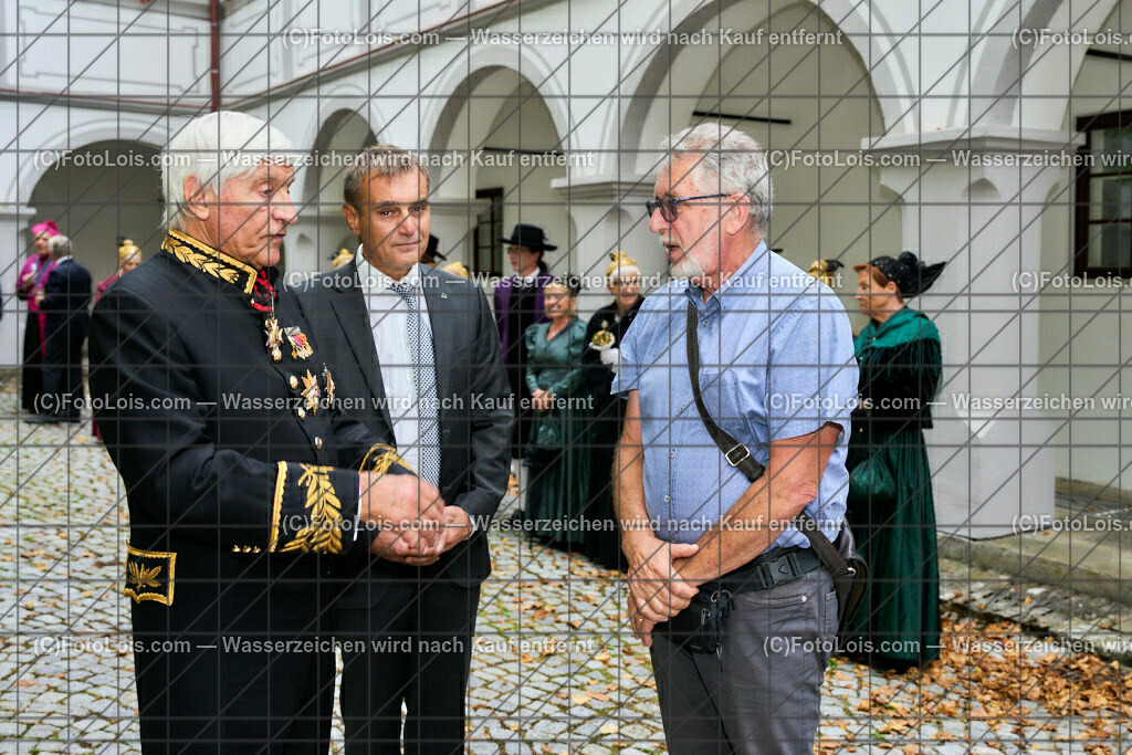 ALP3344_Jeanne de Ferrette_Hildebrand-Erber-Walgenwitz | (C)FotoLois.com, Alois Spandl, 700stes Hochzeitsjubiläum - Albrecht II. mit Johanna von Pfirt in Thann (FR) im März 2024. Empfang des Organistionskommitees aus der Region Ferrette (Pfirt)/Thann aus dem Elsass mit Empfang durch die Stadtgemeinde und Bezirkshauptmannschaft Scheibbs im Schloss Scheibbs und anschließender Kranzniederlegung in der Kartausenkirche über der Krypta des Gründerehepaares durch Mitglieder des Templer Ordens im Beisein von Mitgliedern der Goldhaubengruppen, Fr 22. September 2023.