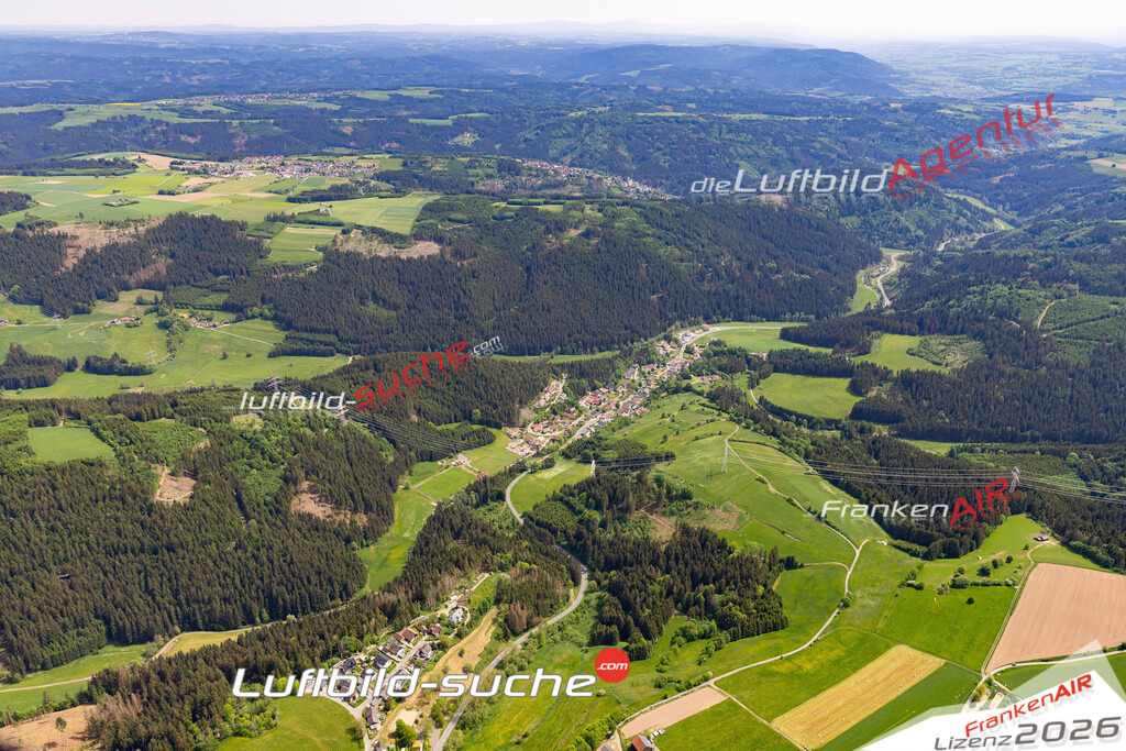 Die Luftaufnahme Gifting - Wilhelmsthal wurde 2022 vom Flugzeug aus (keine Drohne) erstellt. Hohe Auflösung -für große Poster und Wandbilder geeignet - Garantiert!