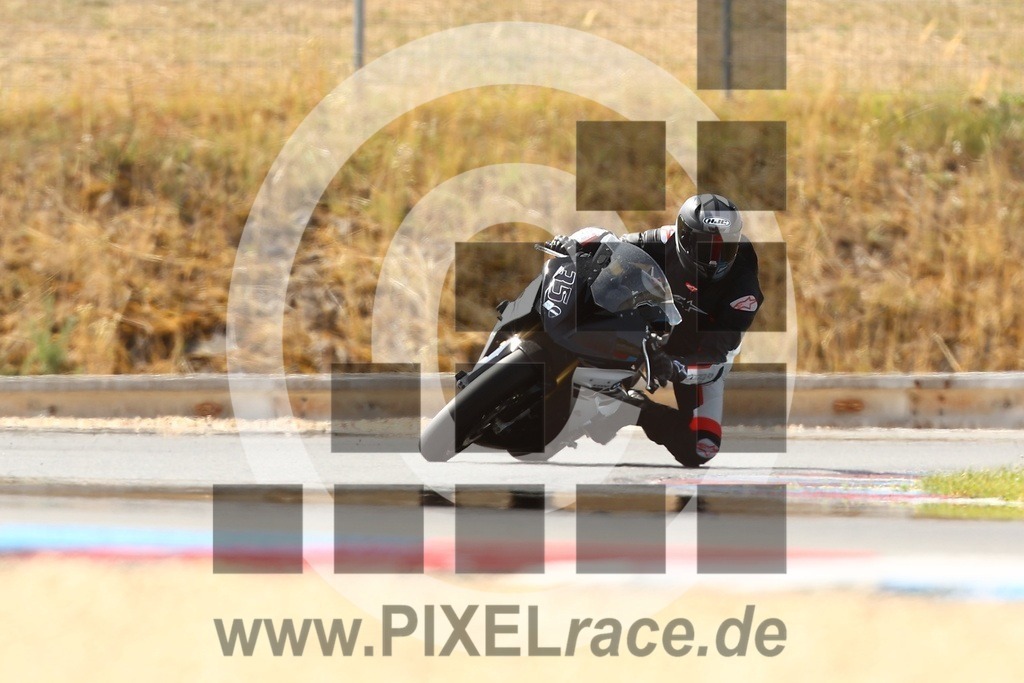 0035-20260828_02324 | Schöne Erinnerungen an spannende Momente - das festzuhalten ist unser Job. PIXELrace.de ist seit 2003 auf den Rennstrecken Europas unterwegs um die Action draußen beim Fahren und die wunderbare Stimmung imm Fahrerlager für euch einzufangen.