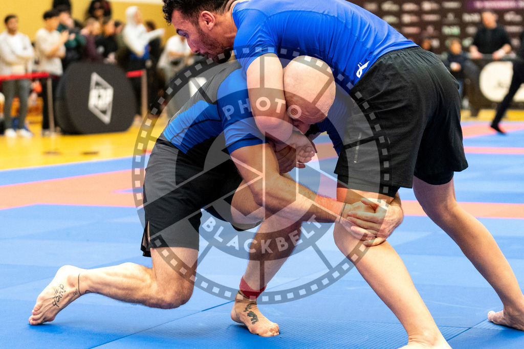 20231118PBB13135 | Fighters compete during the AJP Tour 600 Frankfurt Championship in Frankfurt/Main, Germany, on November 18, 2023.