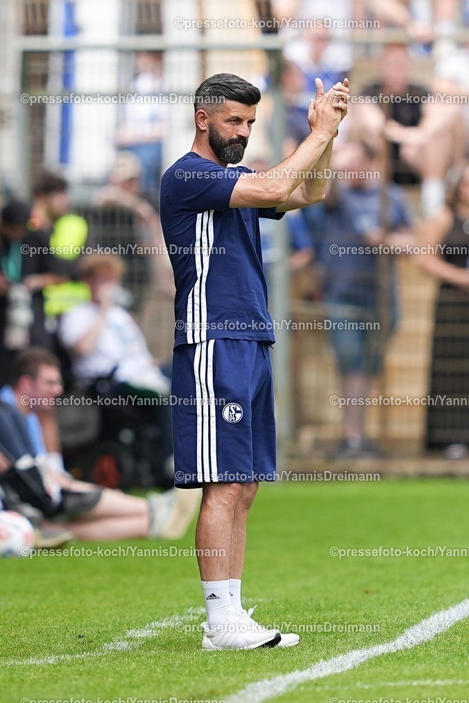 xYDR20072501016 | 20.07.2025, xydrx, Fußball, Rot Weiss Ahlen - FC Schalke 04, Testspiel, Wersestadion: Miron Muslic (Cheftrainer FC Schalke 04)
