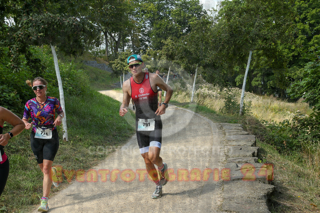 250824_1443_EX1_7288 | Sportfotografie im Rhein-Sieg Kreis, Köln, Bonn, NRW, Rheinland Pfalz, Hessen, etc. Unser Tätigkeitsfeld umfasst den Laufsport vom Volkslauf über den Marathon, Duathlon, Triathon bis zum Ultralauf wie Kölnpfad Ultra oder Schindertrail.