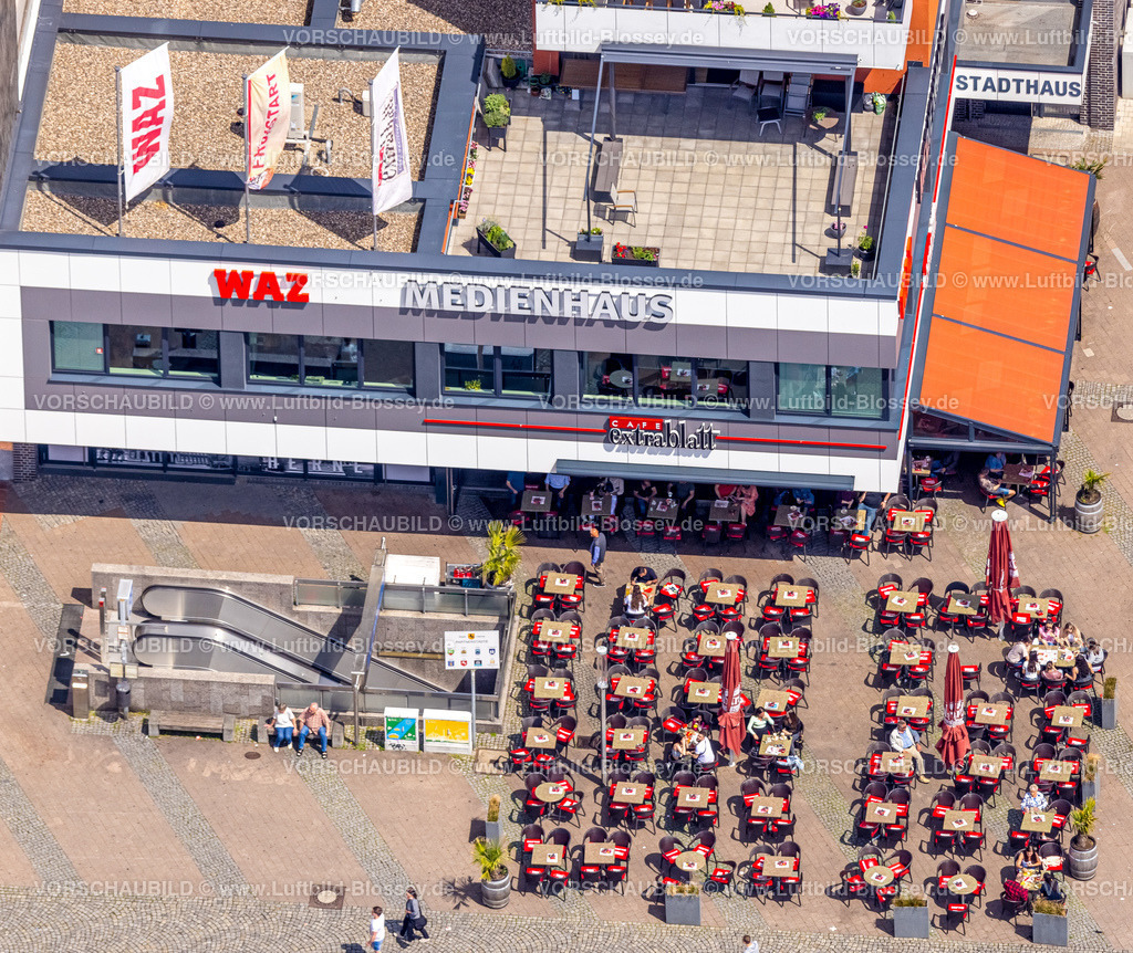 Herne220503026 | Luftbild, WAZ Medienhaus und Cafe Extrablatt Außengastronomie, Herne-Mitte, Herne, Ruhrgebiet, Nordrhein-Westfalen, Deutschland