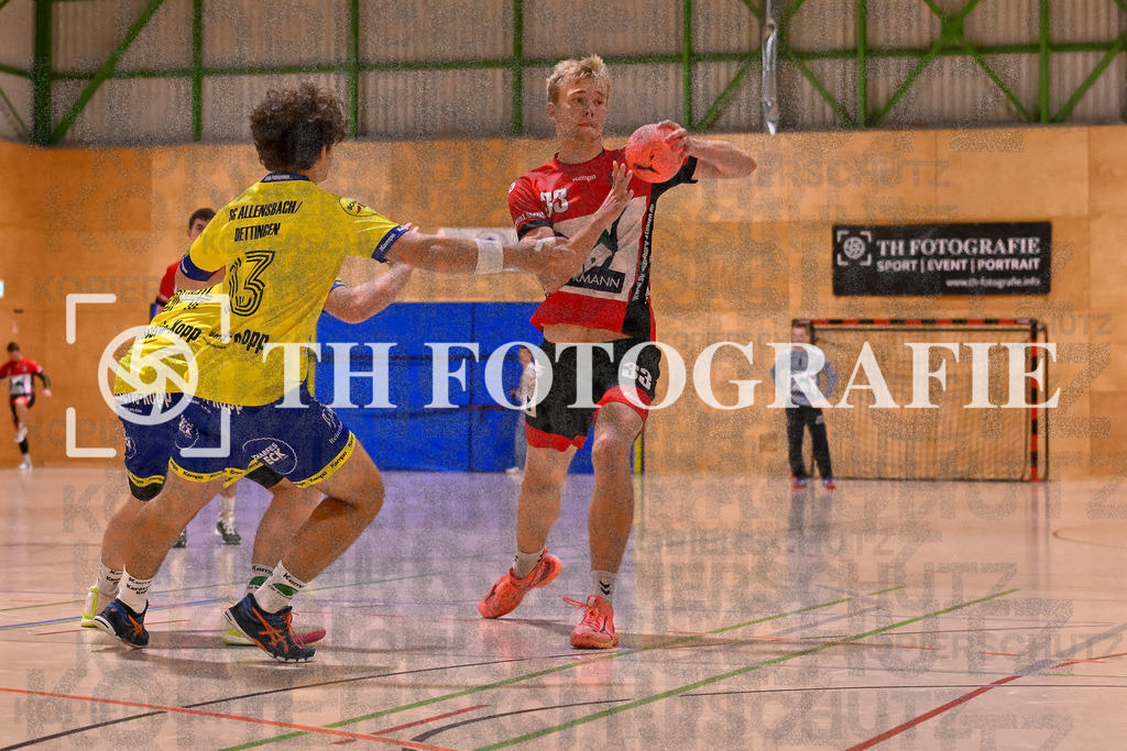 GER, SG Maulburg/Steinen - SG Allensbach/Dettingen, Handball, Landesliga Suedbaden, 2. Spieltag, Saison 2024/2025, 28.09.2024 | Jerrik Bartam (SG Maulburg/Steinen, #33) am Ball udn im Duell mit Lukas Klaile (SG Allensbach/Dettingen-Wallhausen, #13) GER, SG Maulburg/Steinen - SG Allensbach/Dettingen, Handball, Landesliga Suedbaden, 2. Spieltag, Saison 2024/2025, 28.09.2024Foto: TH Fotografie/Thomas Hess