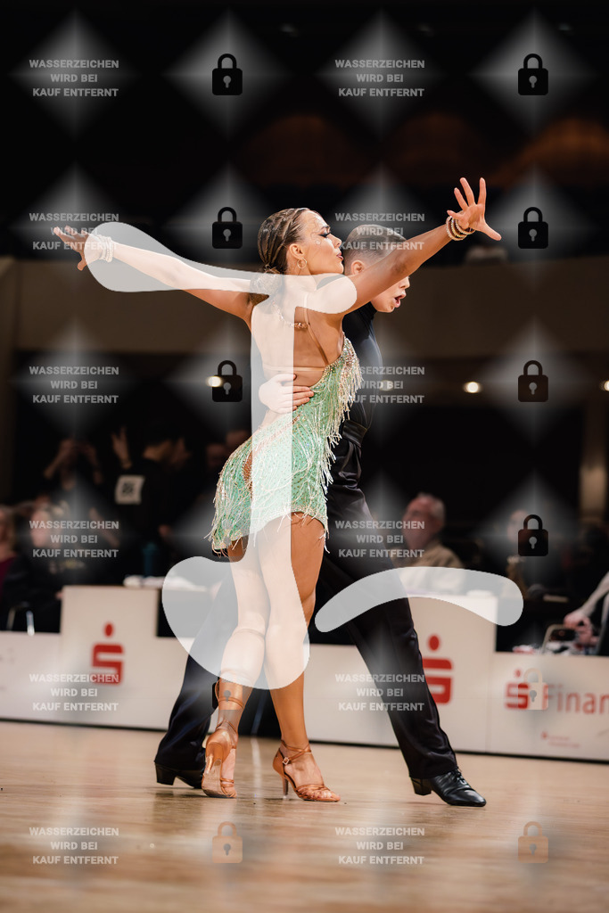 Goldstadtpokal 2025 - WDSF Open Latin Youth 6th (85) Michael Bakscheev _ Julie Meck (Schwarz-Weiß-Club Pforzheim)-2025-01-25-7120 | Webshop for digital downloads and prints of dance sport, event & show photographer Julian Link - Realisiert mit Pictrs.com