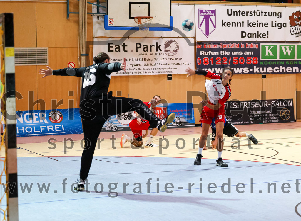 2022-10-08_022_SpVgg_Altenerding_gegen_ASV_Dachau | Erding, Deutschland, 08.10.2022:
Handball, Bezirksoberliga Männer 2022 / 2023, 4. Spieltag, SpVgg Altenerding gegen ASV Dachau, Endergebnis: 23:23

Joseph Wyhnalek (SpVgg Altenerding, #11), Tim Saalborn (SpVgg Altenerding, #19)

Foto: Christian Riedel / fotografie-riedel.net