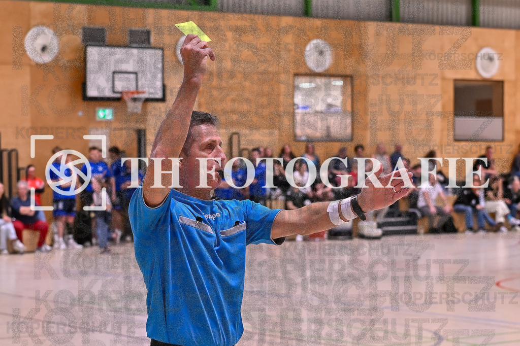 GER, SG Maulburg/Steinen - HB Kinzigtal, Handball, Suedbadenliga, 22. Spieltag, Saison 2023/2024, 27.04.2024 | Schiedsrichter zeigt die gelbe Karte.

GER, SG Maulburg/Steinen - HB Kinzigtal, Handball, Suedbadenliga, 22. Spieltag, Saison 2023/2024, 27.04.2024

Foto: TH Fotografie/Thomas Hess