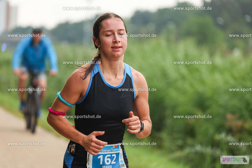LUR_1957 | 34. M-net Erlanger Triathlon 2025 #erlangertriathlon  #mnettriathlon2025 #mnettriathlon #team #olympischedistanz #mitteldistanz #triathlon #maindonaukanal  #erlangertriathlon2025 #yourpictrs #tv1848 #tv1848erlangen  #triathlonbayern #sportinerlangen #demsportverbunden #sportshot_your_pictrs Copyright: www.sportshot.de