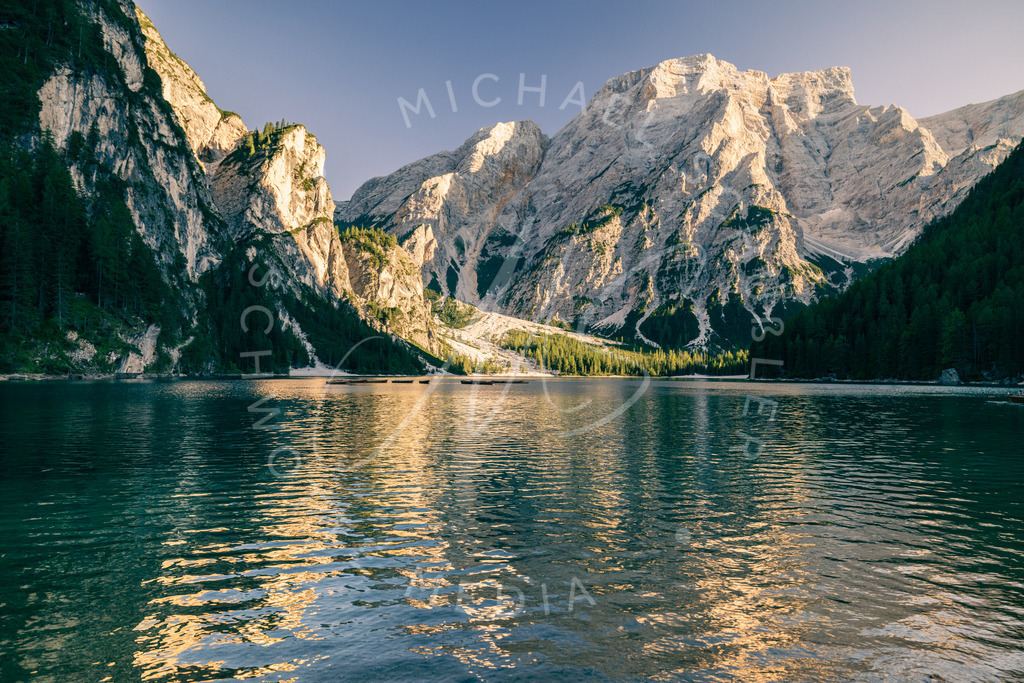 2022-07-17 Italien Dolomiten Pragser Wildsee - 093 | Pragser Wildsee - Blick auf die Berge - Realisiert mit Pictrs.com