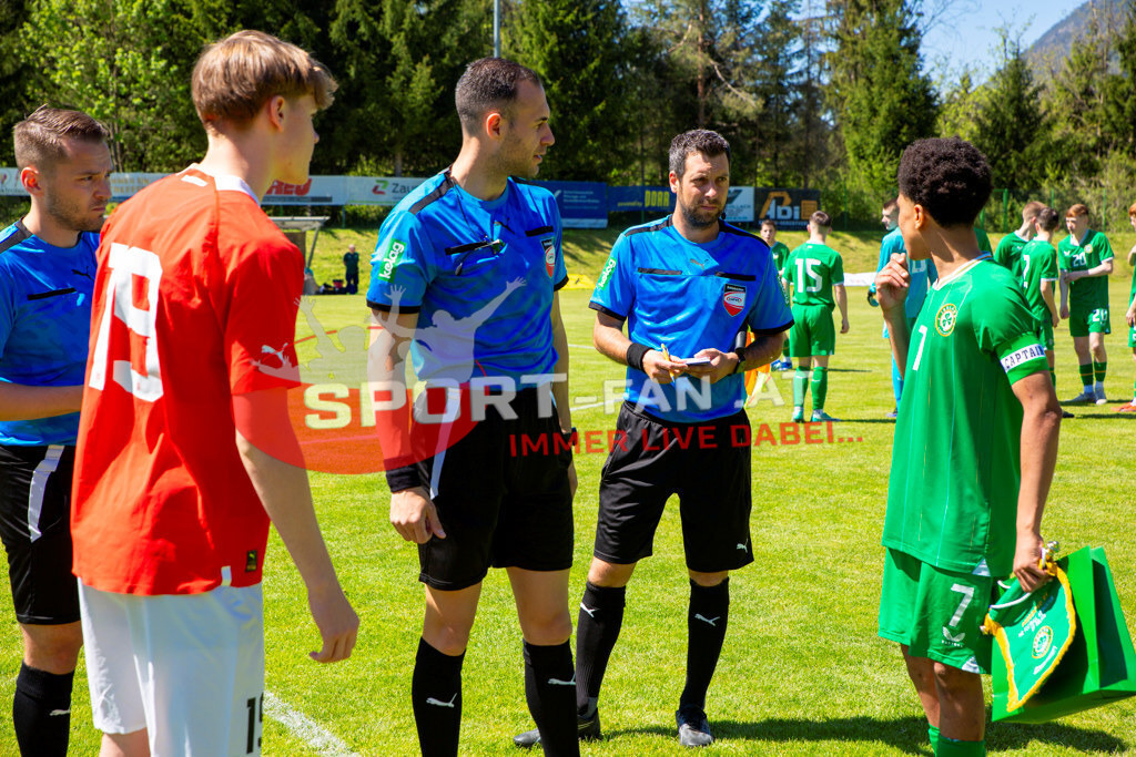 Fußball Halbfinale | Luca Weinhandl (U15 Österreich #19) Emil Ristoskov (Schiedsrichter) Manuel Koller (1. Assistent) Roman Weger (2. Assistent) Victor Ozhianvuna (U15 Irland #7) Tj Molloy (U15 Irland #15) Fußball Halbfinale, Irland U15 - Österreich U15 am 29.04.2024 in Arnoldstein (Sportplatz), Austria, (Photo by Ernst Krawagner sport-fan.at) - Realisiert mit Pictrs.com