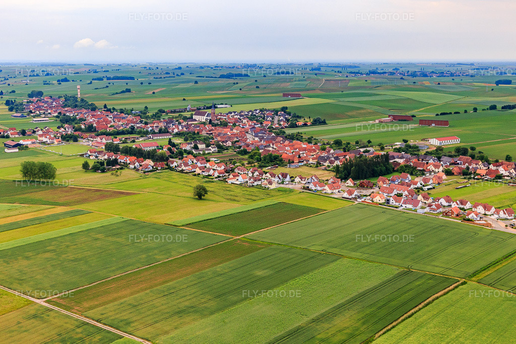 Luftbild: Ortsansicht von Nordwesten in Schleithal im Bundesland Bas-Rhin in Frankreich. – Foto: IMG_100747.jpg vom 05.06.2017 durch Werner Riehm/FLY-FOTO.de – Auflösung des Originals: 5195 x 3463 px