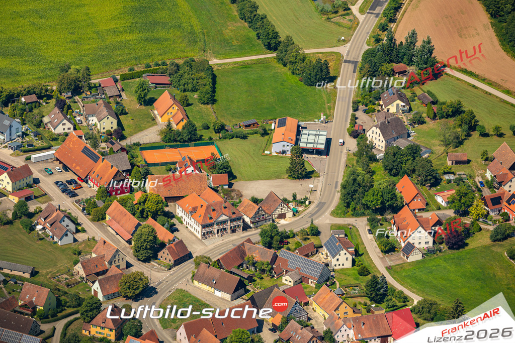 Das Luftbild zeigt : Dorfgütingen Feuchtwangen - Die Luftaufnahme wurde 2024 vom UL-Flugzeug aus erstellt ( keine Drohne ) - Hochauflösende Luftaufnahme - Für grossformatige Ausdrucke geeignet. Die Geschenkidee !Mit Lizenz und Bildrechte bestellbar