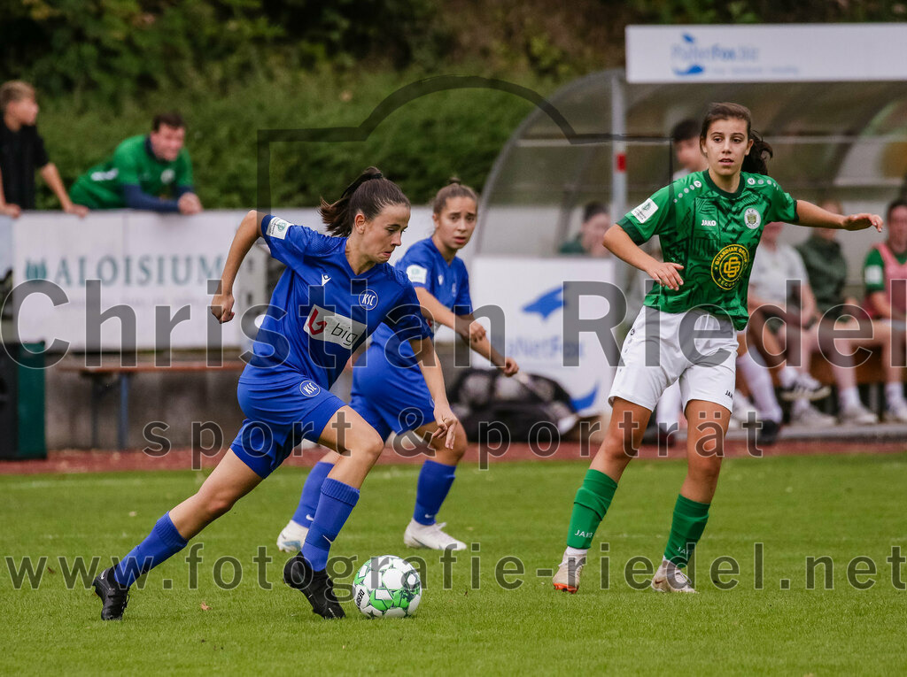 2023-10-07_037_FC_Forstern_gegen_Karlsruher_SC | Forstern, Deutschland, 07.10.2023:
Fußball, B-Juniorinnen-Bundesliga Süd 2023 / 2024, 4. Spieltag, FC Forstern gegen Karlsruher SC, Endergebnis: 1:1

Mira Itzin (Karlsruher SC, #7), Sarah Britzke (FC Forstern, #6)

Foto: Christian Riedel / fotografie-riedel.net