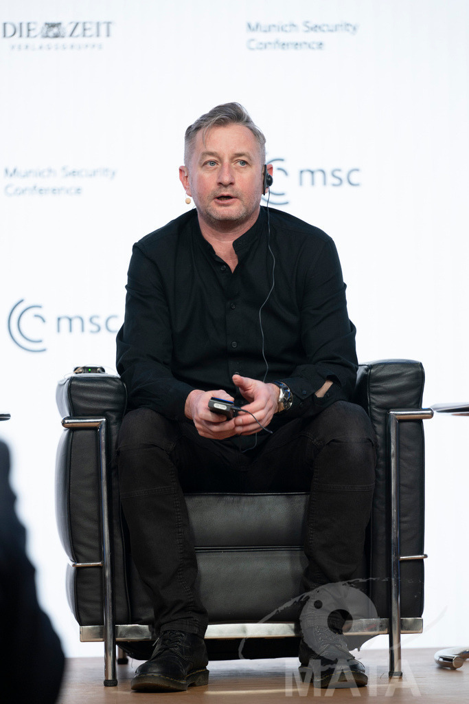 _DWA2775 | Die MSC Security and Literature Series der Münchner Sicherheitskonferenz wird von der ZEIT mitveranstaltet und vom Literaturhaus München unterstützt. Am Donnerstag, 12. Februar (19-20 Uhr), spricht Autor Serhiy Zhadan aus Charkiw mit Chrystia Freeland, Sonderbeauftragte für den Wiederaufbau der Ukraine und ehemalige stellvertretende Premierministerin Kanadas, über die Zukunft der Ukraine - Realisiert mit Pictrs.com