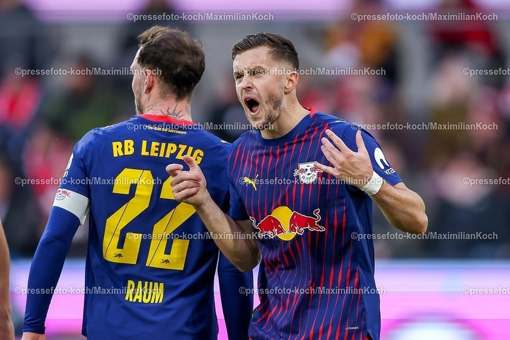 1FC08022601084 | 08.02.2026, Fußball, 1. FC Köln - RB Leipzig, 1. Fußball Bundesliga, 21. Spieltag, RheinEnergie-STADION, Saison 2025 2026: Christoph Baumgartner&nbsp;(RB Leipzig #14) gestikulierend auf dem Spielfeld  neben David Raum&nbsp;(RB Leipzig #22)  DFB regulations prohibit any use of photographs as image sequences and or quasi-video.