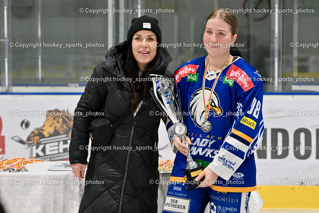 WILDCATS PATERNION & Lady Hawks Siegerehrung-Meisterfeier | KEHV-Damenreferentin Sabine Huber, Medailienübergabe, #98 Walluschnig Nadine Ramona LADY HAWKS, WILDCATS PATERNION &amp; Lady Hawks Siegerehrung-Meisterfeier, WILDCATS PATERNION &amp; Lady Hawks Siegerehrung-Meisterfeier am 12.03.2025 in Steindorf (Ossiachersee Halle), Austria, (Photo by Bernd Stefan)