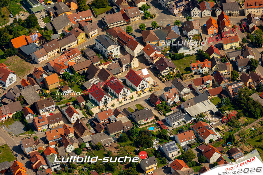 Das Luftbild zeigt :  Sulzfeld - Die Luftaufnahme wurde 2024 vom UL-Flugzeug aus erstellt ( keine Drohne ) - Hochauflösende Luftaufnahme - Für grossformatige Ausdrucke geeignet. Die Geschenkidee !Mit Lizenz und Bildrechte bestellbar