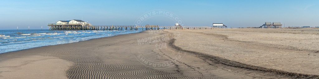 Panorama Pfahlbauten | Menschenleer am Strand