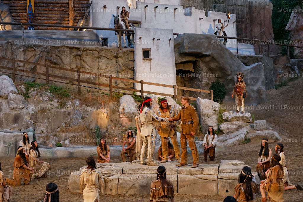 _52A0009_51A6050 | Winnetou und Old Shatterhand werden Blutsbrüder
Alexander Klaws Joshy Peters Alexander Klemm
