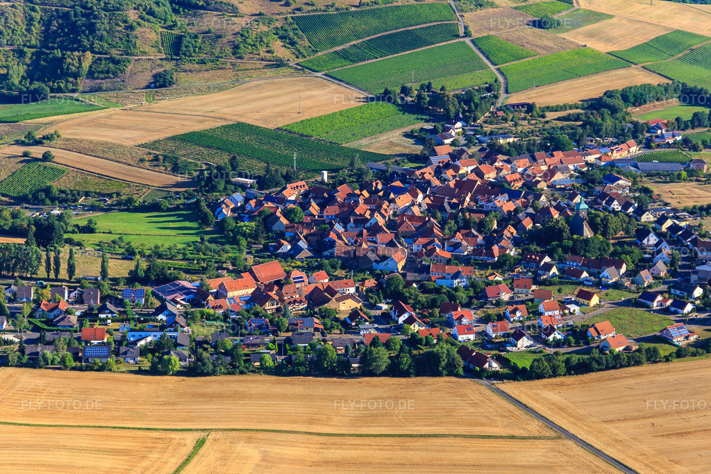 Luftbild: Dorfübersicht aus Südosten in Duchroth im Bundesland Rheinland-Pfalz in Deutschland. Foto: IMG_109893.jpg vom 06.08.2018 durch Werner Riehm/FLY-FOTO.de