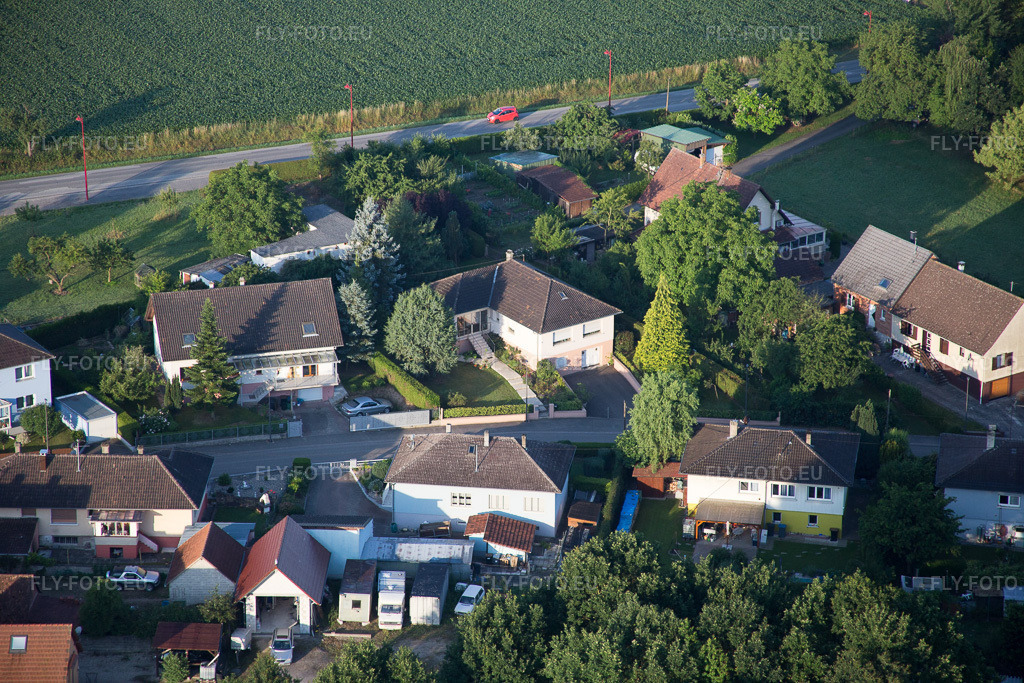 Vue aérienne: Vue de la ville à Scheibenhard dans le département Bas Rhin, France. Photo: IMG_082877.jpg prise le 26/06/2015 par Werner Riehm/FLY-FOTO.euRésolution de l'original: 5472 x 3648 px