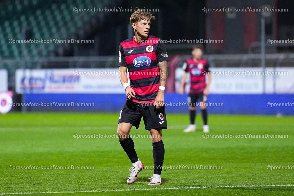 xYDR28092501177 | 28.09.2025, xydrx, Fußball, 3.Liga, Viktoria Köln - VFL Osnabrück, Saison 2025 2026, Sportpark Höhenberg: Robin Velasco (Viktoria Köln #11)  DFB regulations prohibit any use of photographs as image sequences and or quasi-video.