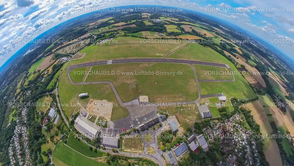 Essen20220806_FlughafenEssenMuelheim4-2 | Luftbild, Flughafen Essen / Mülheim Landebahn und Startbahn mit Flugzeug, Fisheye Aufnahme, Fischaugen Aufnahme, 360 Grad Aufnahme, Holthausen - Südost, Mülheim an der Ruhr, Ruhrgebiet, Nordrhein-Westfalen, Deutschland