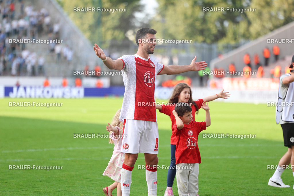 Rot-Weiss Essen - Hansa Rostock | Essen, Deutschland, 20.09.2025 XXwährend des 3.Liga Spiels zwischen  Rot-Weiss Essen und Hansa Rostock am 20.09.2025 im Stadion an der Hafenstraße in Essen. (Foto von Timo Bluhmki-Schmidt/Brauer Fotoagentur