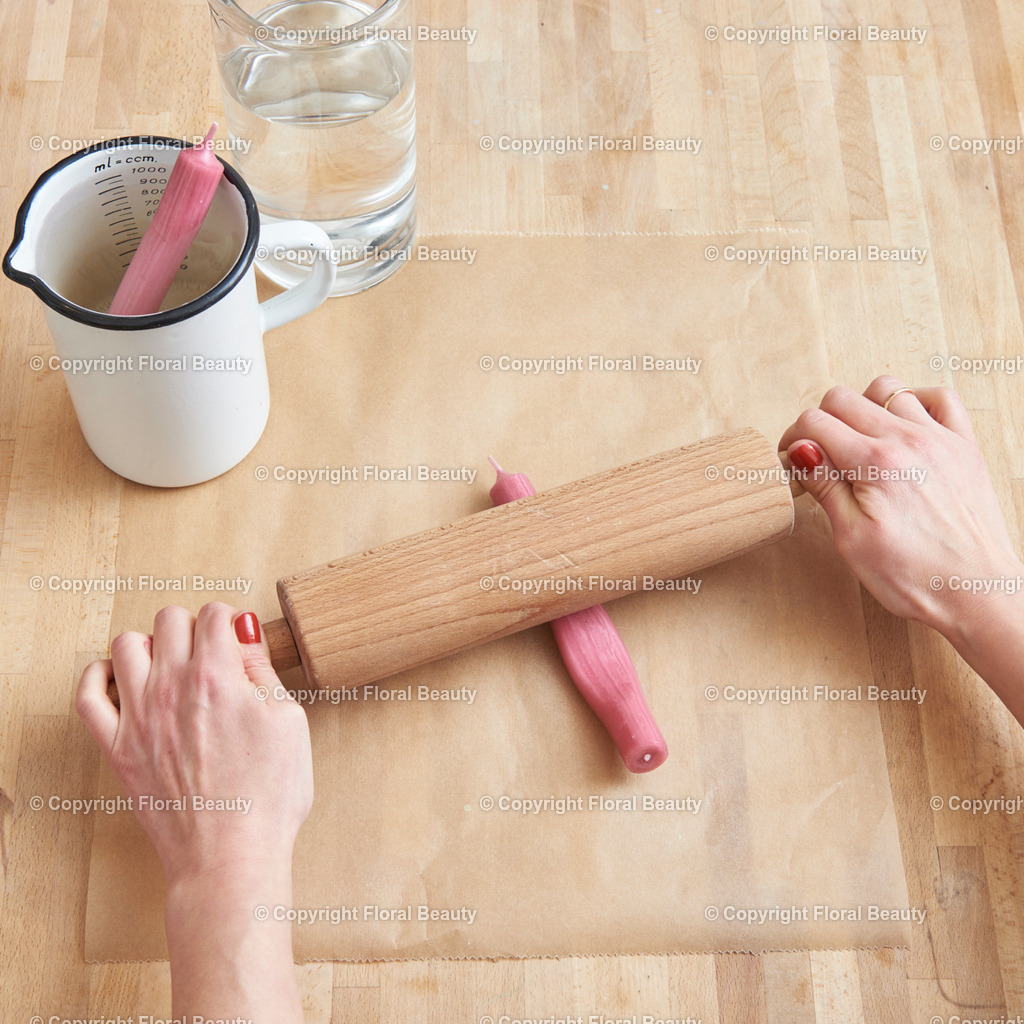 Kerzen eindrehen | Kerzen werden im Wasserbad erwärmt und dann eingedreht. Schöne decorative Formen entstehen. - Realisiert mit Pictrs.com