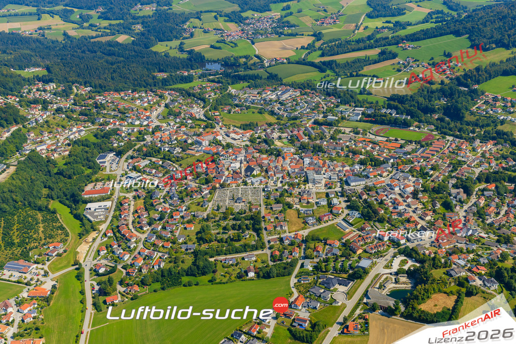 Luftaufnahme von Hauzenberg - Die Luftaufnahme wurde 2025 vom UL-Flugzeug heraus erstellt ( keine Drohne ) - Hochauflösende Luftaufnahme - für professionelle Ausdrucke geeignet. Die Geschenkidee !Mit Lizenz und Bildrechte bestellbar