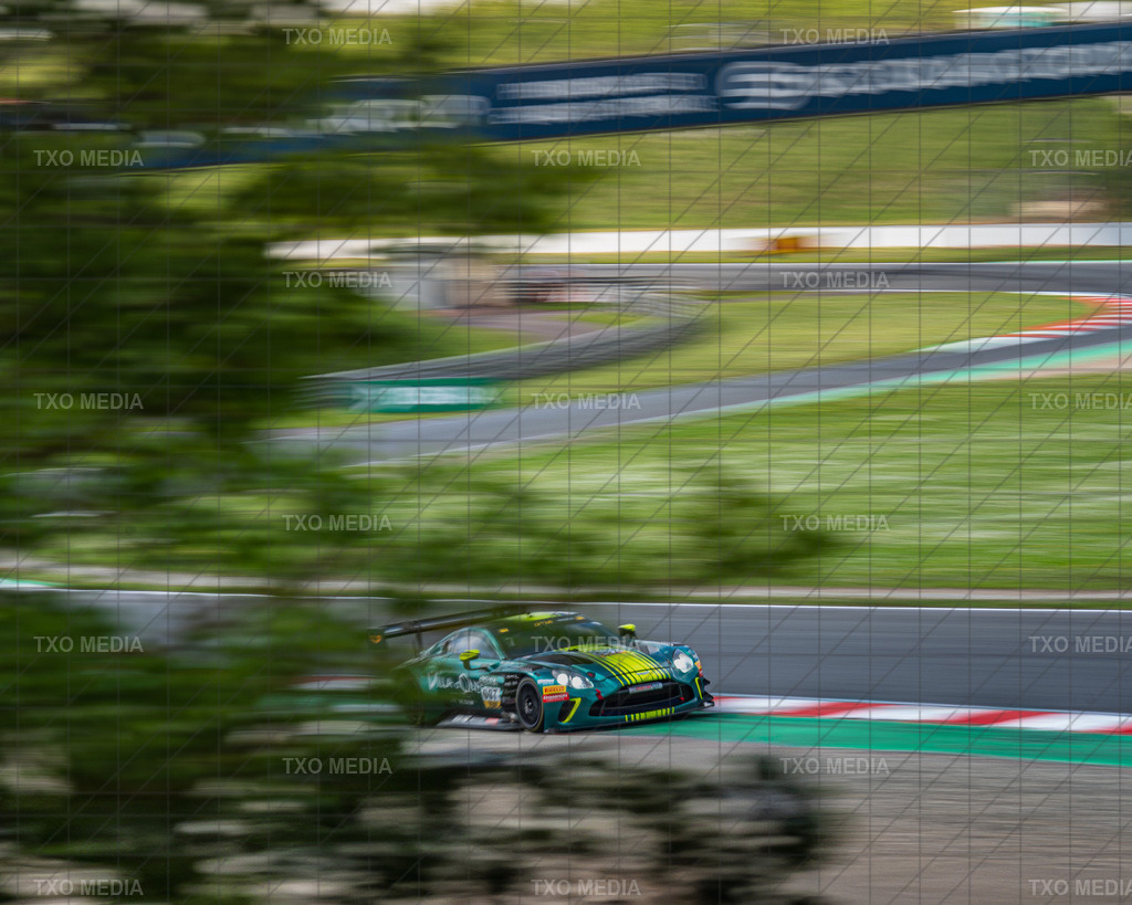 _TXM5825 | Exklusive Motorsport-Fotografie aus Leipzig von TXO Media – für Rennfahrer, Teams & Sponsoren. Sausemuth liefert starke Bilder, die Emotion zeigen. Jetzt buchen & glänzen! - Realisiert mit Pictrs.com