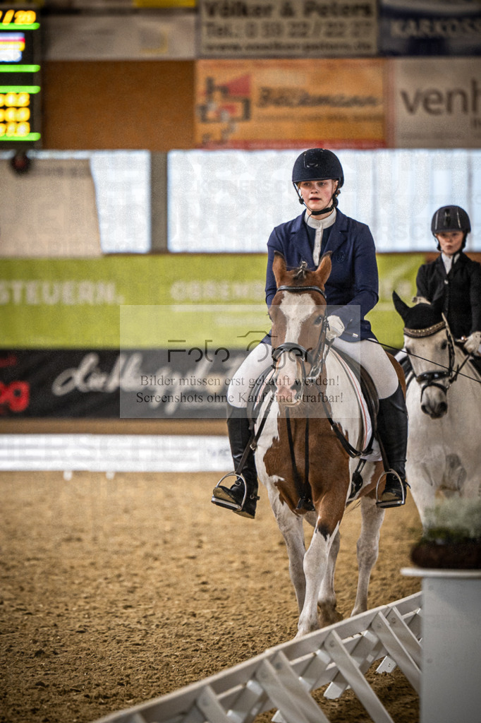 DOS_2234 | Entdecke hochwertige Reitturnierfotos von Foto Oger. Professionell, emotional und authentisch – jetzt Lieblingsmomente im Shop bestellen.Deutschlandweite Turnierfotografie. - Realisiert mit Pictrs.com