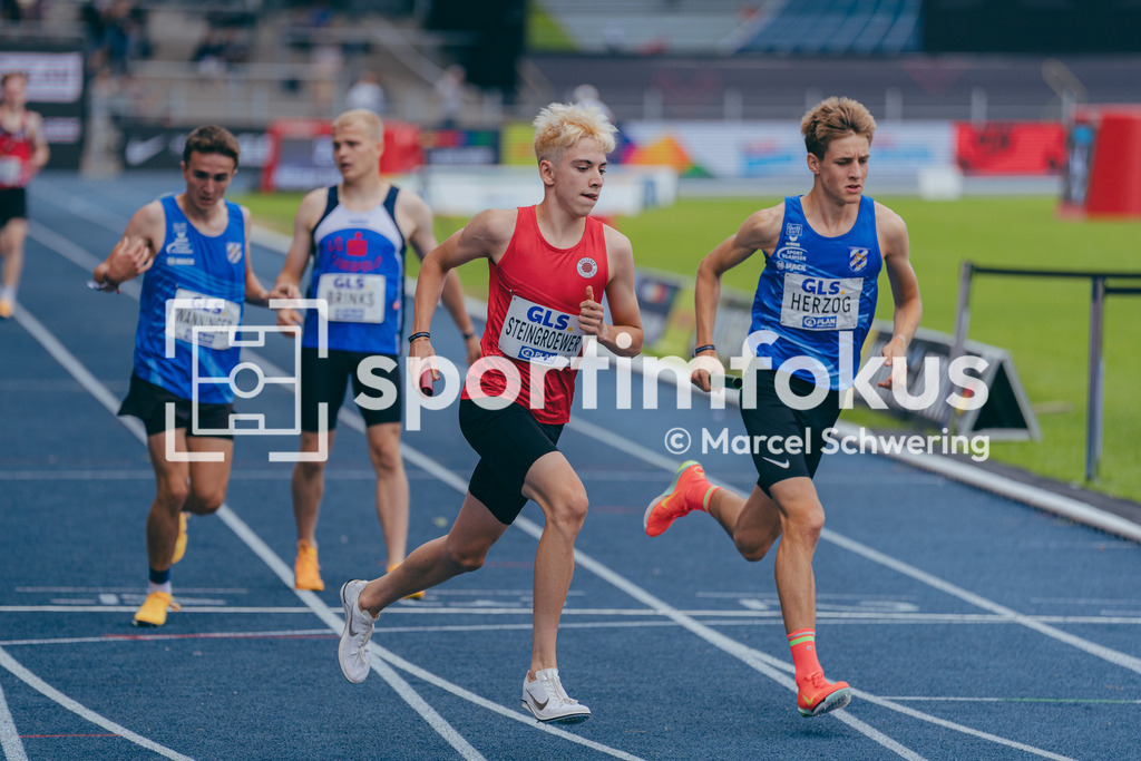 Deutsche Meisterschaften der Frauen und Männer 2026 | Jakob Steingroewer, Dresdner SC 1898, 3x1000-Meter-Staffel, Deutsche Meisterschaften der Frauen und Männer 2026, Lohrheidestadion Bochum-Wattenscheid, 26.07.2026. Foto: Marcel Schwering / sportimfokus - Realisiert mit Pictrs.com
