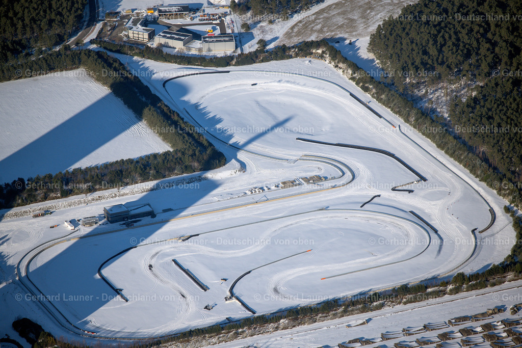 4043992 | MEPPEN 13.02.2021 Winterlich schneebedeckte Rennstrecke der Rennbahn " circuit Meppen " in Meppen im Bundesland Niedersachsen, Deutschland. Weiterführende Informationen bei: circuit Meppen. // Wintry snowy racetrack racecourse " circuit Meppen " in Meppen in the state Lower Saxony, Germany. Further information at: circuit Meppen. Foto: Gerhard Launer