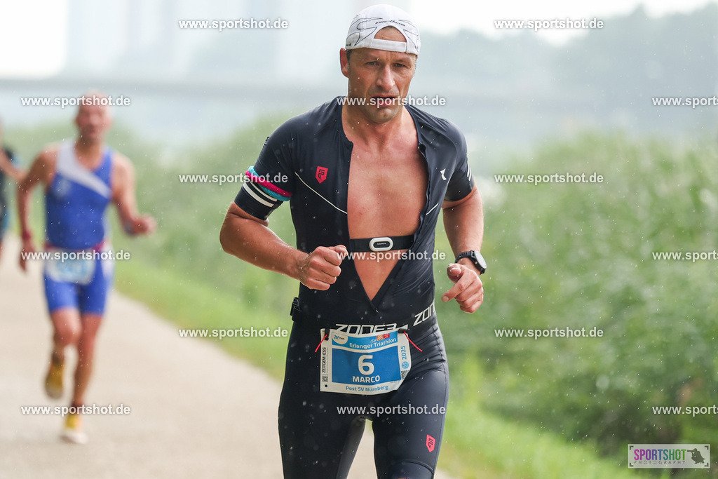 LUR_1263 | 34. M-net Erlanger Triathlon 2025 #erlangertriathlon  #mnettriathlon2025 #mnettriathlon #team #olympischedistanz #mitteldistanz #triathlon #maindonaukanal  #erlangertriathlon2025 #yourpictrs #tv1848 #tv1848erlangen  #triathlonbayern #sportinerlangen #demsportverbunden #sportshot_your_pictrs Copyright: www.sportshot.de
