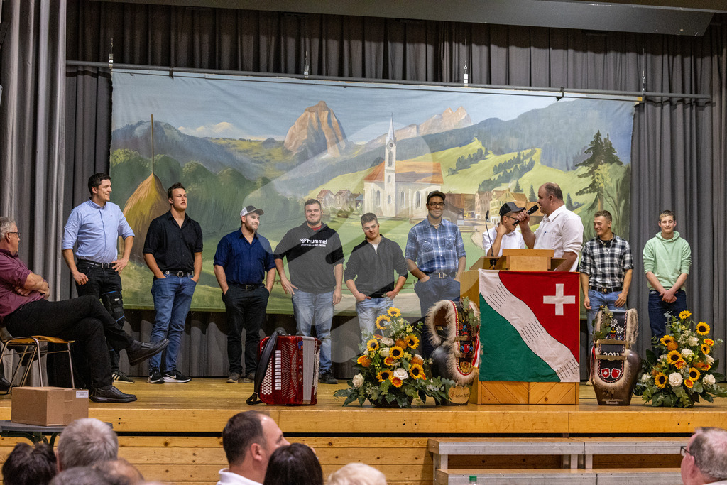 SKE100J_4928 | Ihnen gehört die Zukunft: Die Aktivschwinger des Schwingklub Einsiedeln - Realisiert mit Pictrs.com