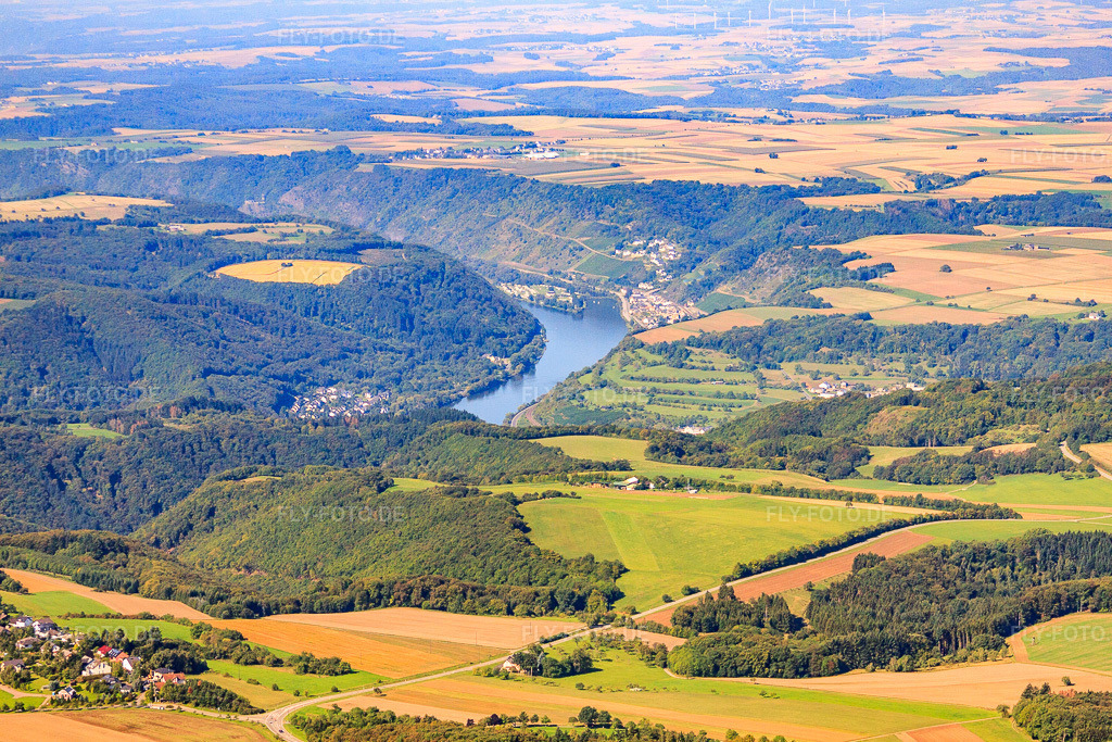 Luftbild: Ort an der Mosel in Hatzenport im Bundesland Rheinland-Pfalz in Deutschland. Foto: IMG_44514.jpg vom 20.08.2011 durch Werner Riehm/FLY-FOTO.de