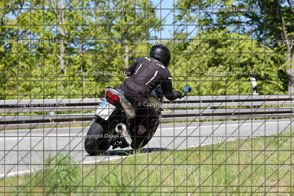 IMG_9797 | Fotograf am Kyffhäuser. Onkel Atze. Kyffhäuser Rennstrecke. Café36. Motorsportfotografie. - Realisiert mit Pictrs.com