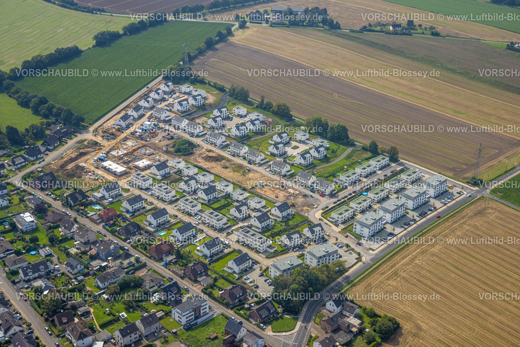 Holzwickede230901359 | Luftbild, Wohnpark Emscherquelle Neubaugebiet mit Baustelle, Hohenleuchte auf dem Areal der ehemaligen Emscherkaserne, Holzwickede, Ruhrgebiet, Nordrhein-Westfalen, Deutschland