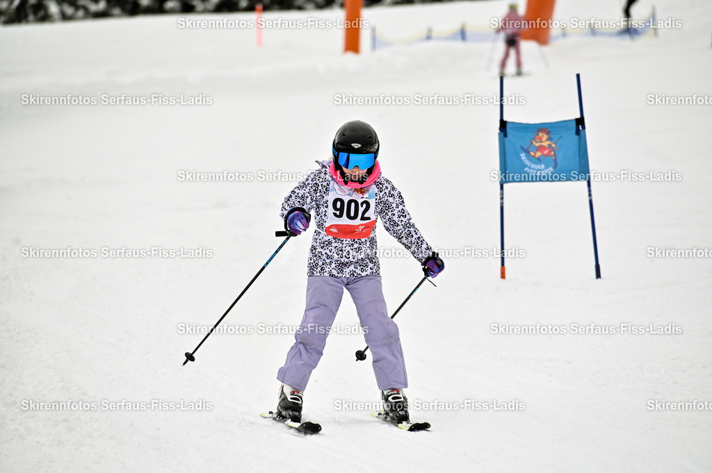 SRF_20.02.2026_1177 | Skirennfotos,Serfaus,Fiss,Ladis,Kinderskirennen,Winter,Tirol,Oberland,skirace,SFL,feelfree,weil wir's genießen,ski,Ski,skifahren,Sonnenplateau, - Realisiert mit Pictrs.com