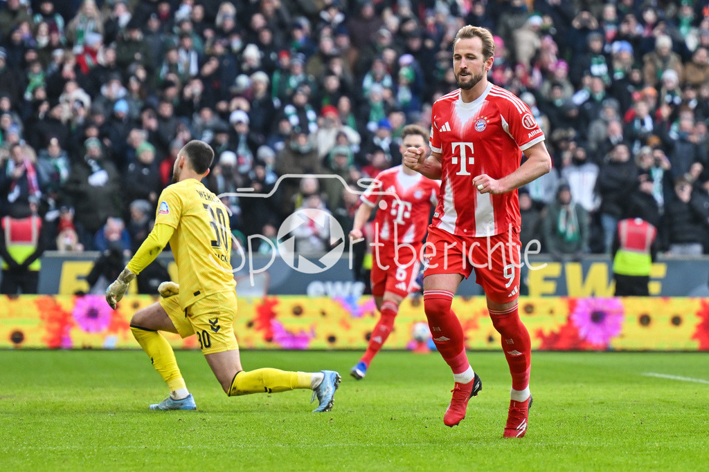 SV Werder Bremen - FC Bayern München | BREMEN, GERMANY - 14. FEBRUARY: Jubel der Bayern nach dem Treffer zum 0-1 durch Harry KANE (FC Bayern Munich 9) / Elfmeter Tor / Torschuetze / Freude / Happy während dem Bundesligamatch zwischen dem SV Werder Bremen und dem FC Bayern München am 22. Spieltag im Weserstadion / DFL REGULATIONS PROHIBIT ANY USE OF PHOTOGRAPHS AS IMAGE SEQUENCES AND/OR QUASI-VIDEO