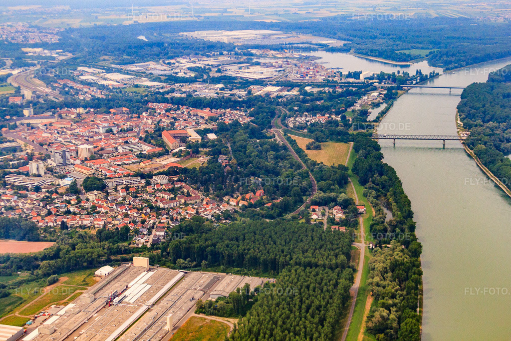 Luftbild: Stadtansicht am Rhein in Germersheim im Bundesland Rheinland-Pfalz in Deutschland. Foto: IMG_29804.jpg vom 02.07.2010 durch Werner Riehm/FLY-FOTO.de