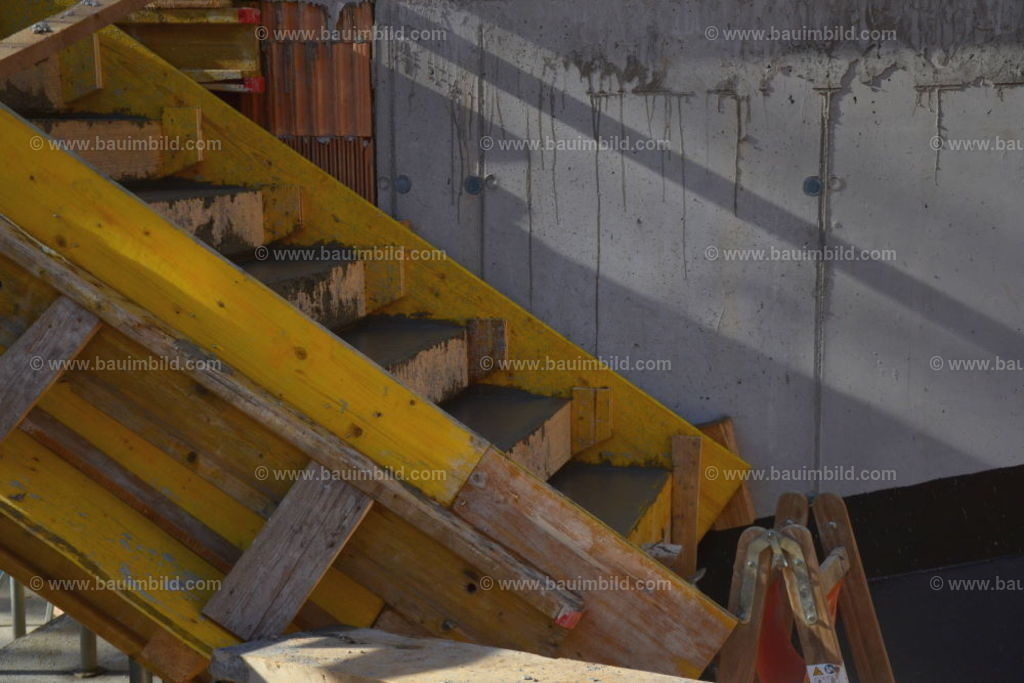 bib-lg04-betonarbeiten-treppen-0708 | Nach LV-Leistungsgruppen sortierte Detailfotos über den Bau eines Hauses. Alle Hausbau-Bilder direkt vom Urheber und Autor der Website Haus-Selber-Bauen.com